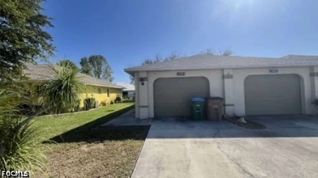 922 SE 13th Terrace Cape Coral FL 33990