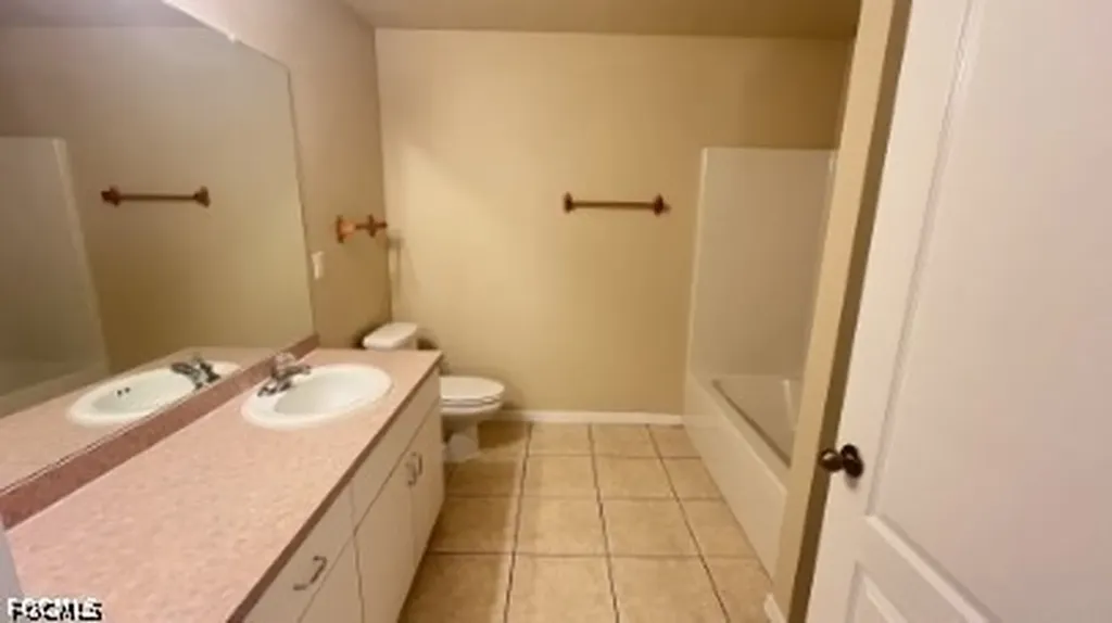 922 SE 13th Terrace Cape Coral FL 33990