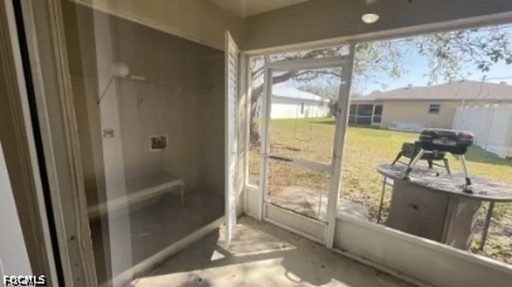 922 SE 13th Terrace Cape Coral FL 33990