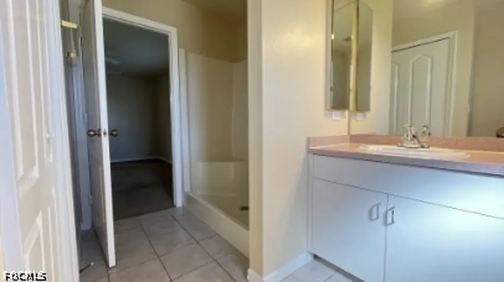 922 SE 13th Terrace Cape Coral FL 33990