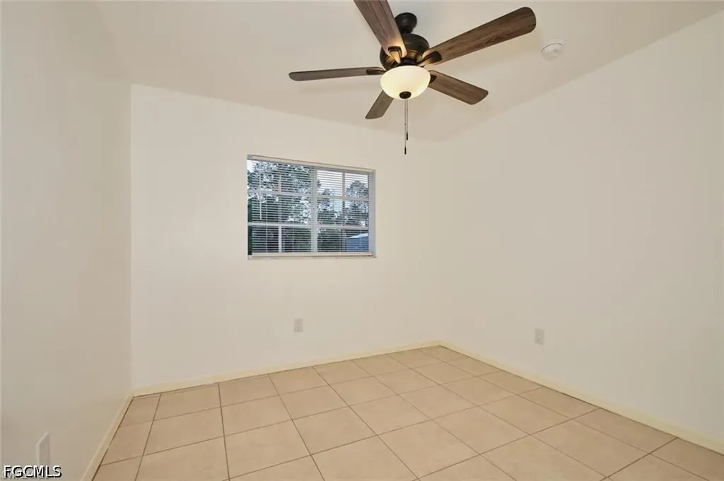 3825/3827 Hollycrest Street Fort Myers FL 33905