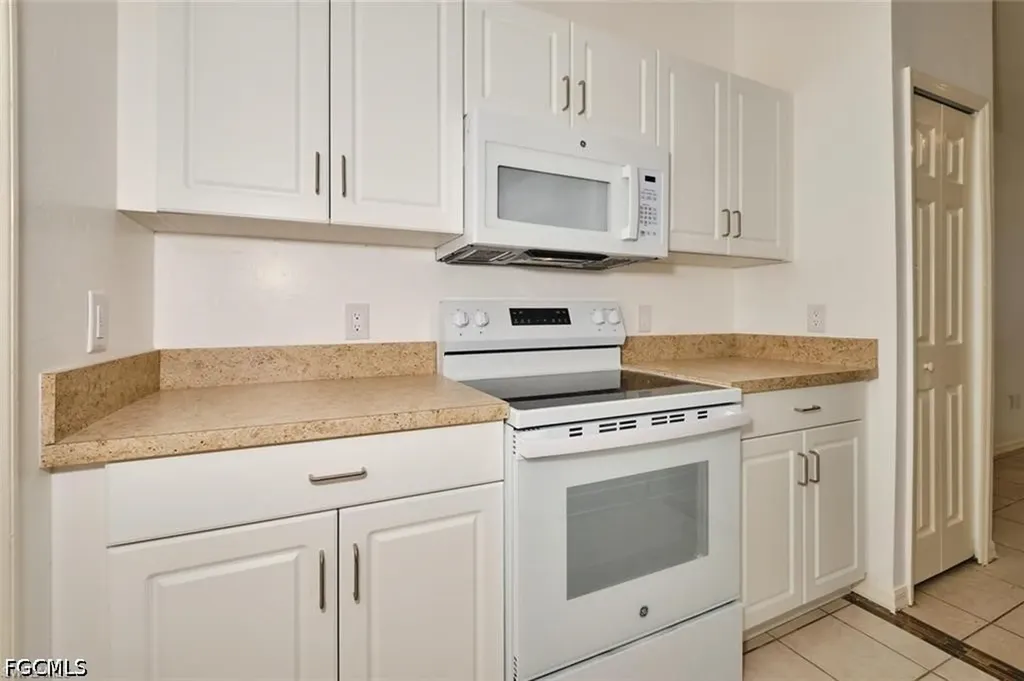 3825/3827 Hollycrest Street Fort Myers FL 33905