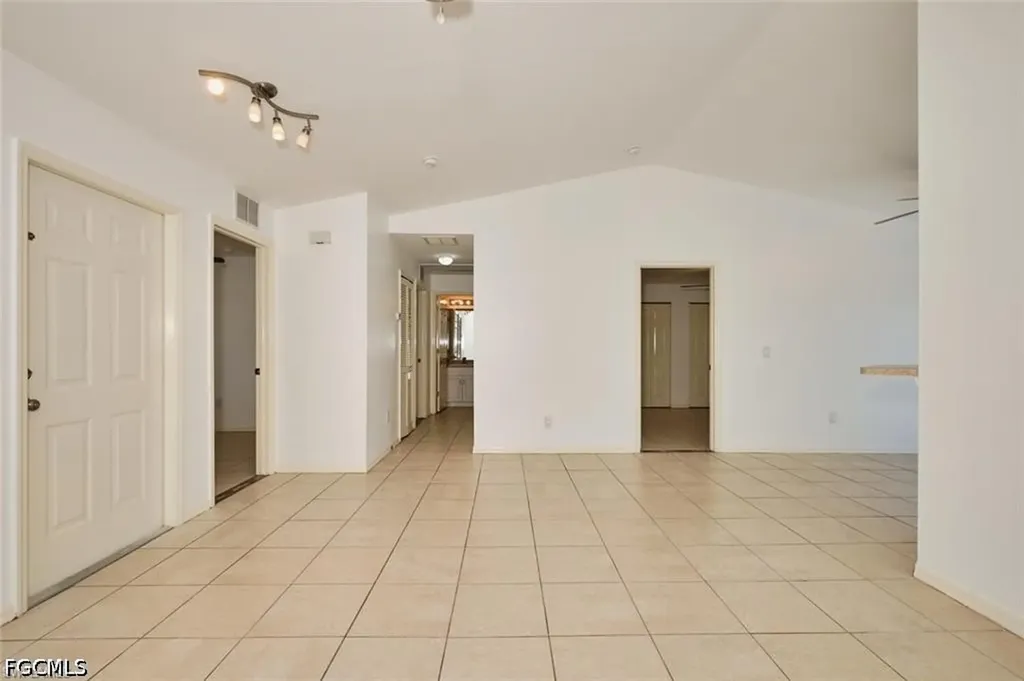 3825/3827 Hollycrest Street Fort Myers FL 33905