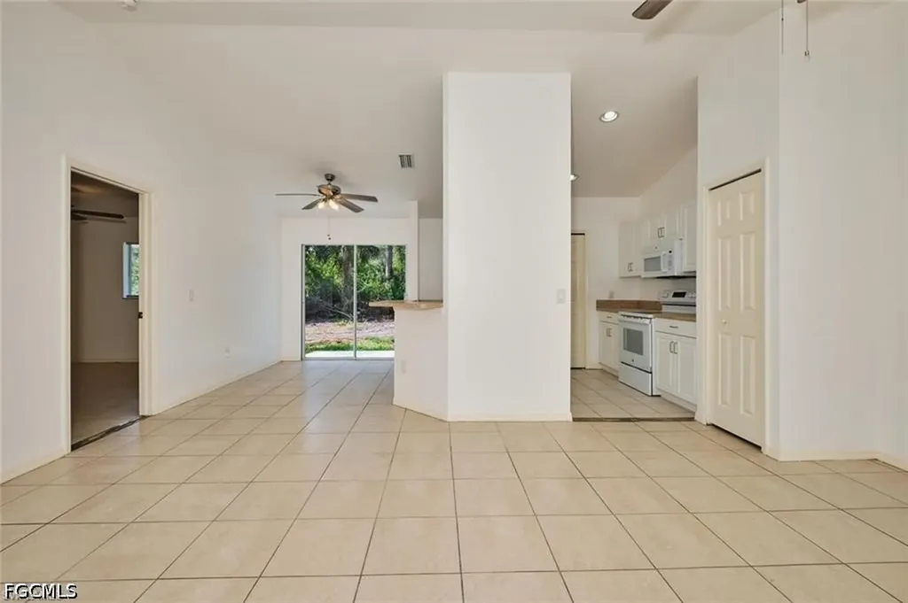 3825/3827 Hollycrest Street Fort Myers FL 33905