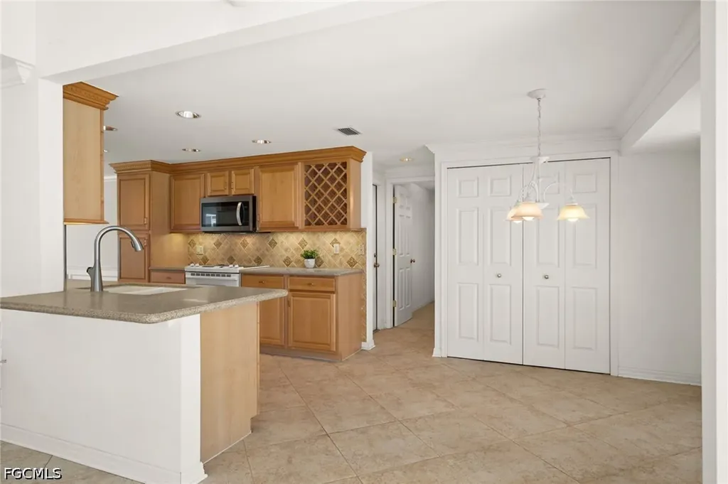 4102 SE 1st Place Cape Coral FL 33904