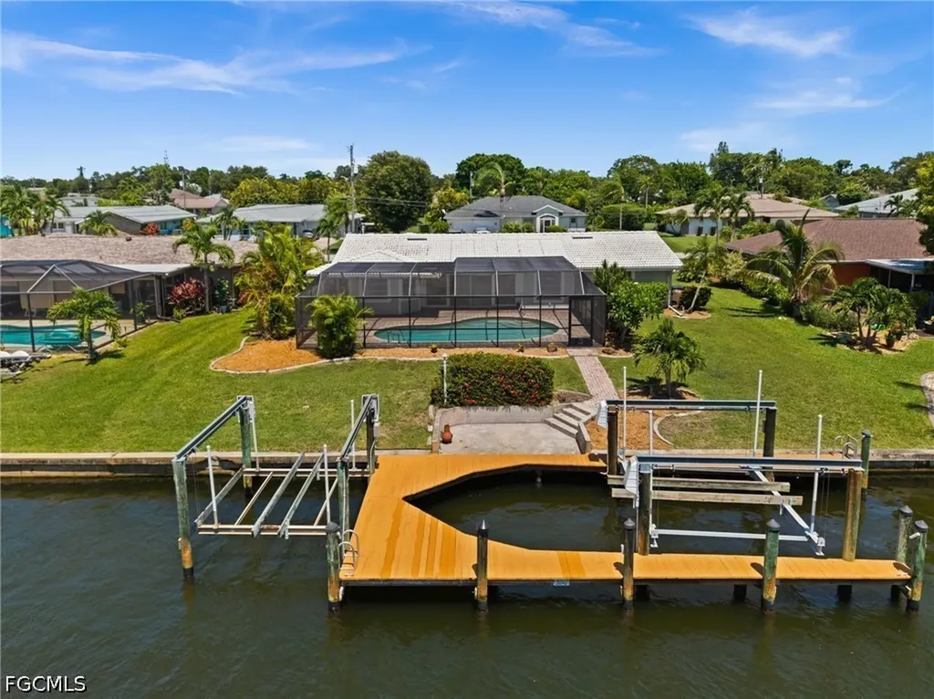 4102 SE 1st Place Cape Coral FL 33904