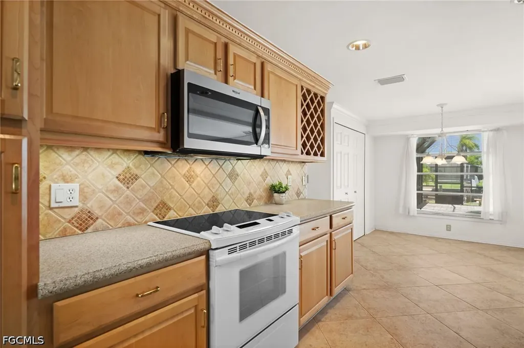 4102 SE 1st Place Cape Coral FL 33904