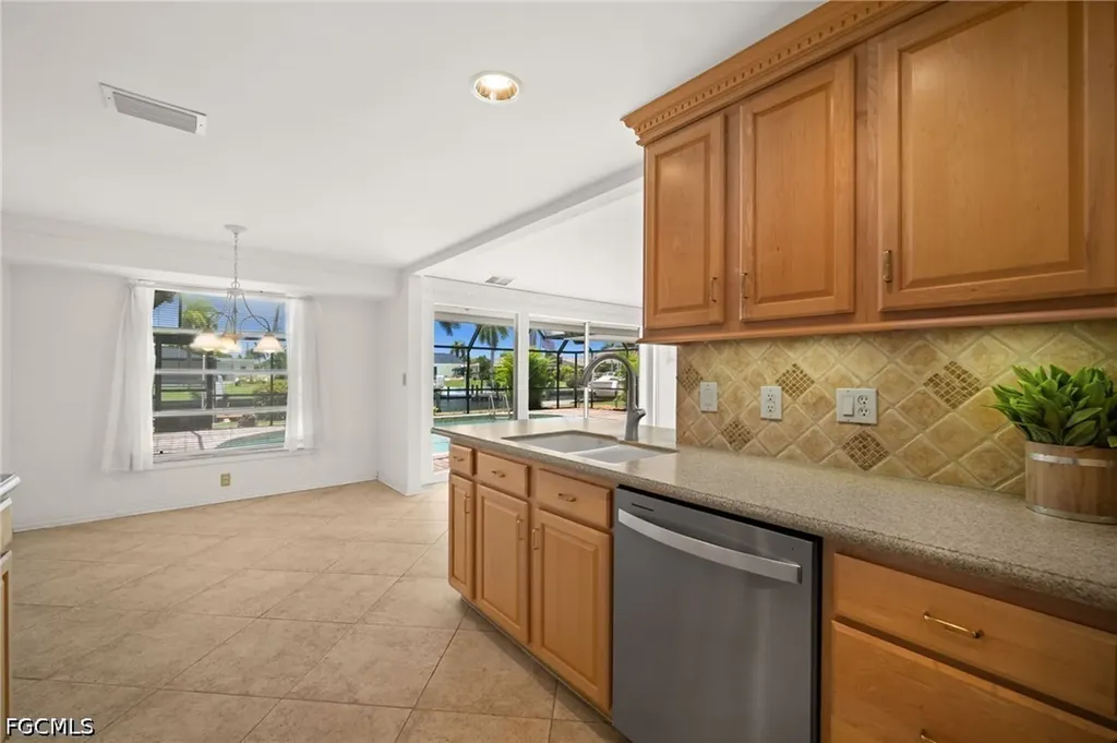 4102 SE 1st Place Cape Coral FL 33904