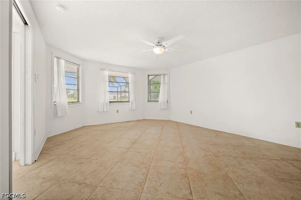 4102 SE 1st Place Cape Coral FL 33904