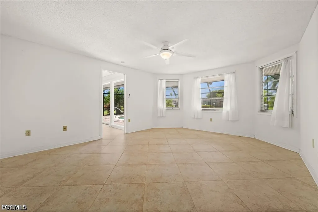 4102 SE 1st Place Cape Coral FL 33904
