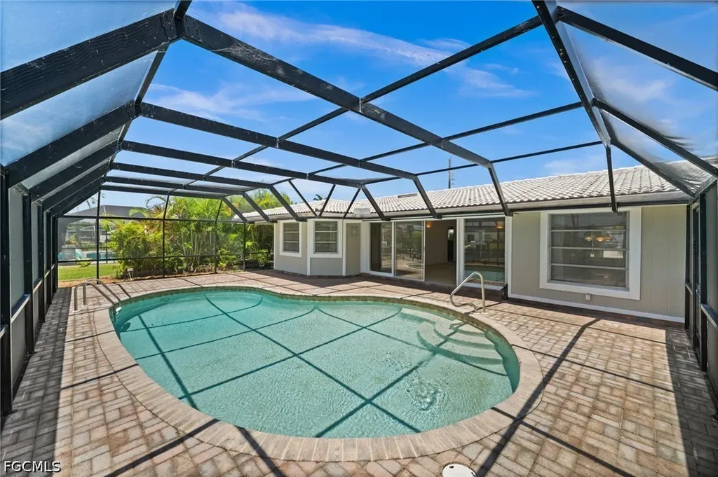 4102 SE 1st Place Cape Coral FL 33904