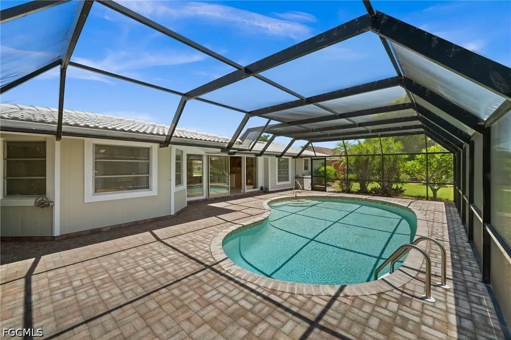 4102 SE 1st Place Cape Coral FL 33904
