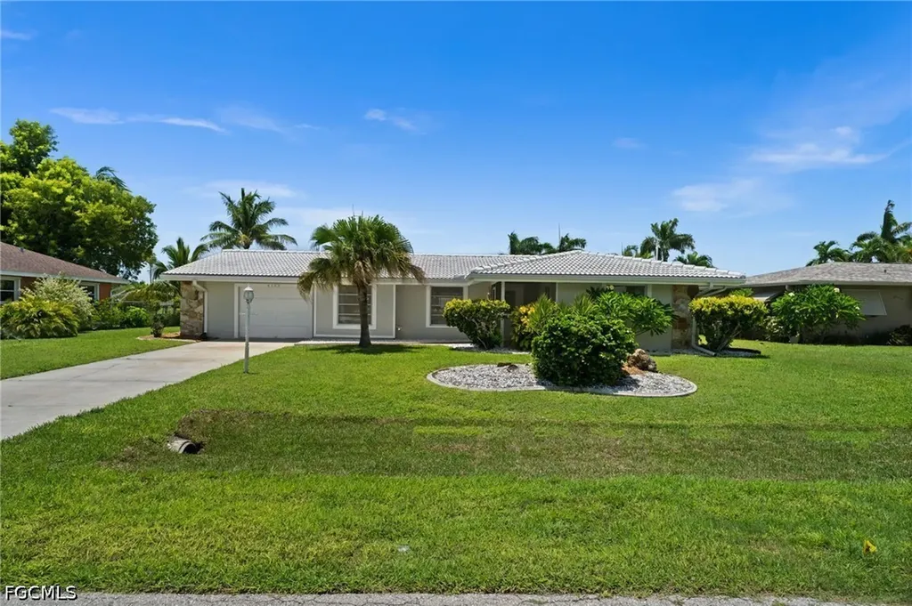 4102 SE 1st Place Cape Coral FL 33904