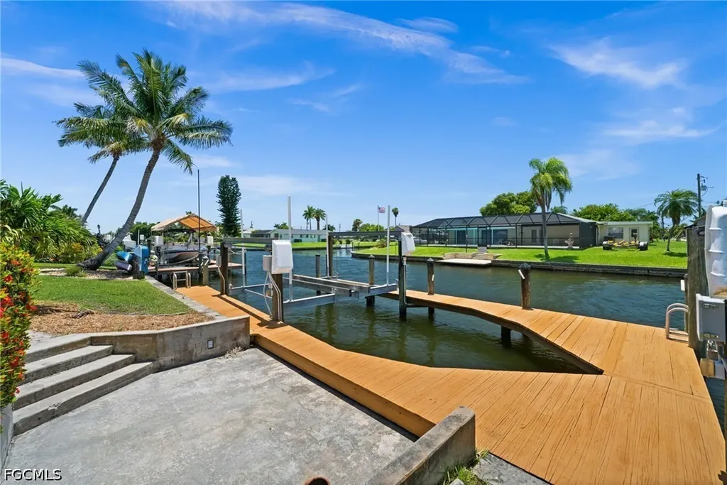 4102 SE 1st Place Cape Coral FL 33904