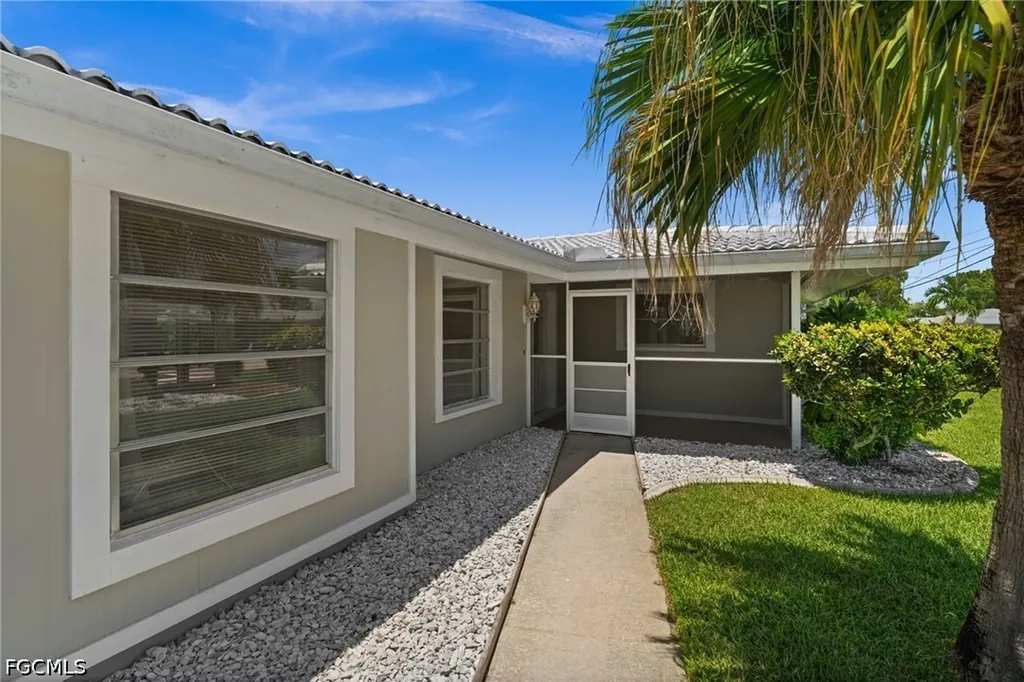 4102 SE 1st Place Cape Coral FL 33904