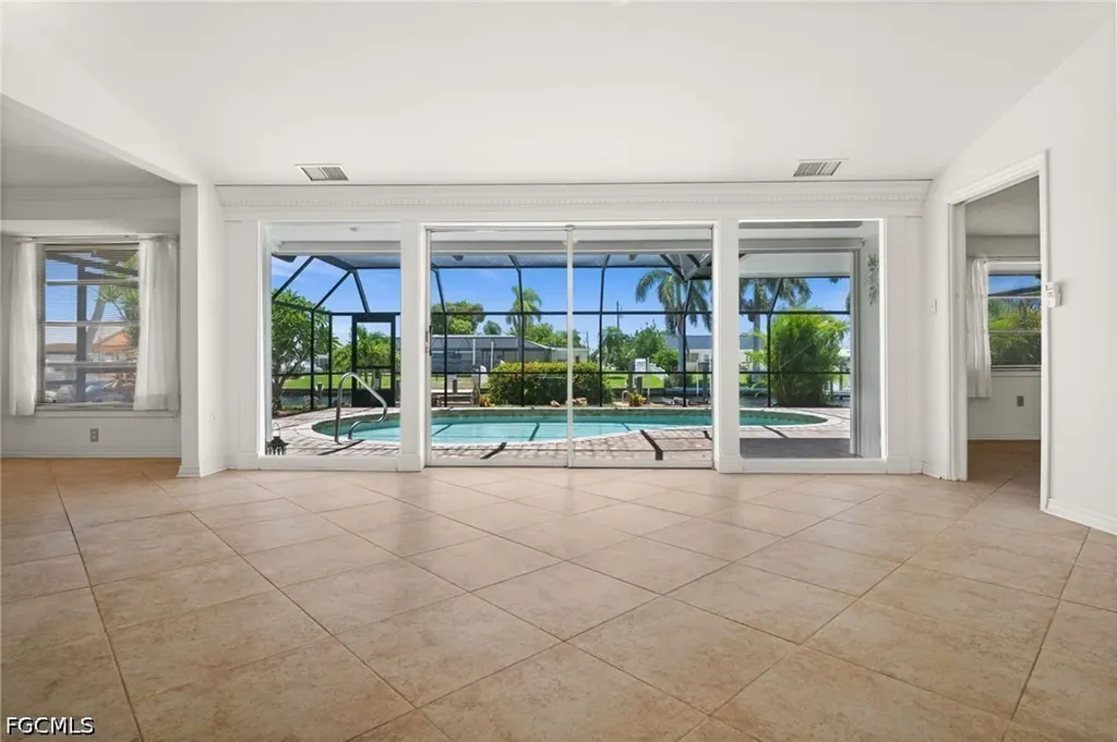 4102 SE 1st Place Cape Coral FL 33904