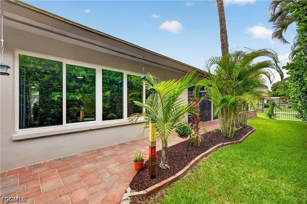 833 N Town And River Drive Fort Myers FL 33919