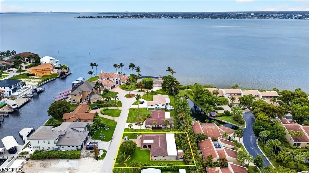 833 N Town And River Drive Fort Myers FL 33919