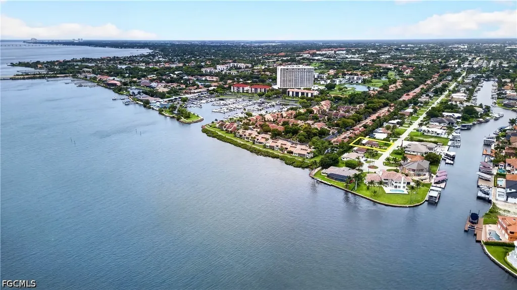 833 N Town And River Drive Fort Myers FL 33919