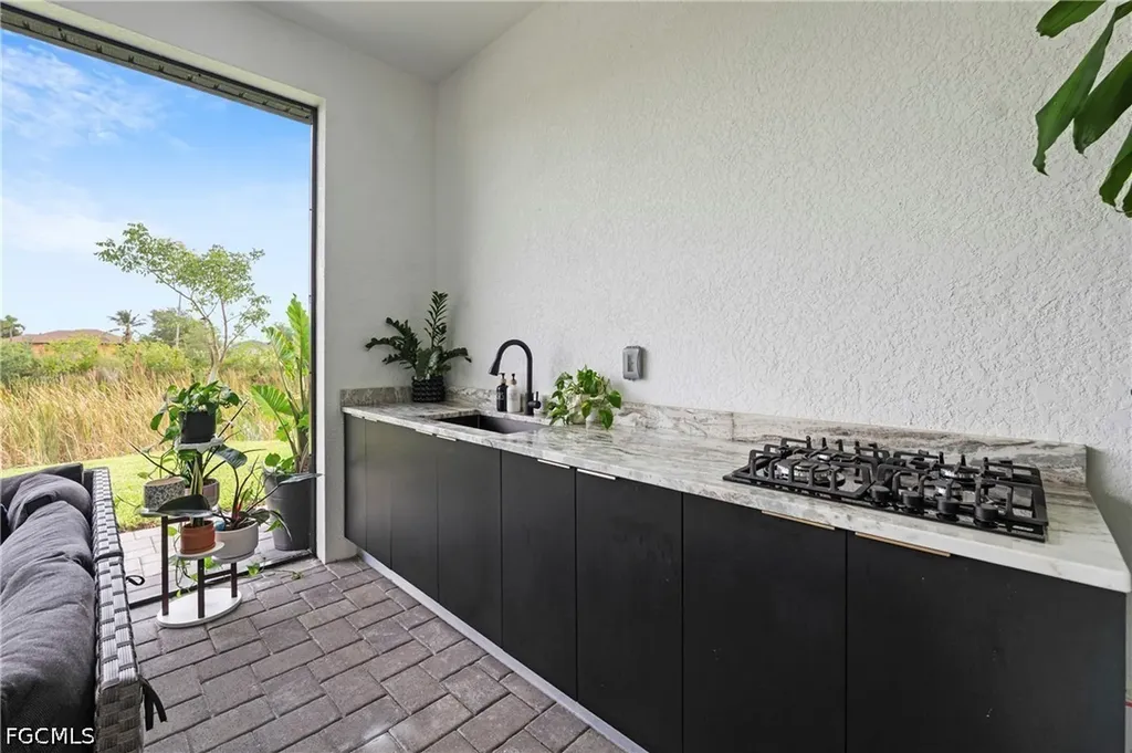 2425 SW 2nd Terrace Cape Coral FL 33991