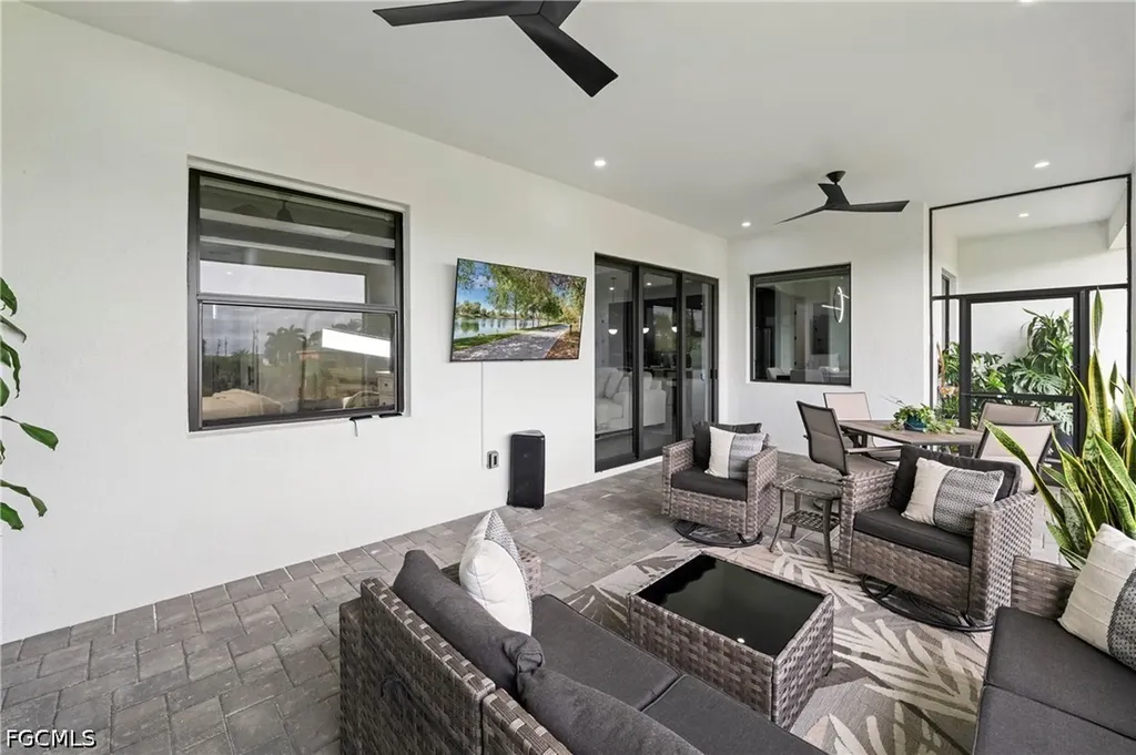 2425 SW 2nd Terrace Cape Coral FL 33991