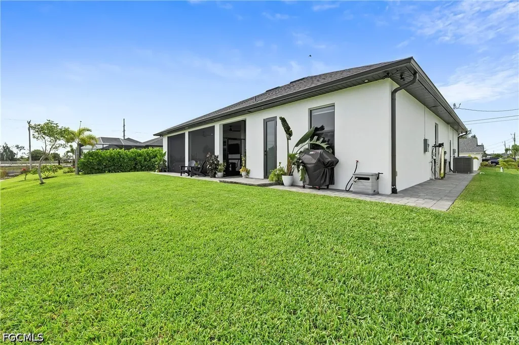 2425 SW 2nd Terrace Cape Coral FL 33991