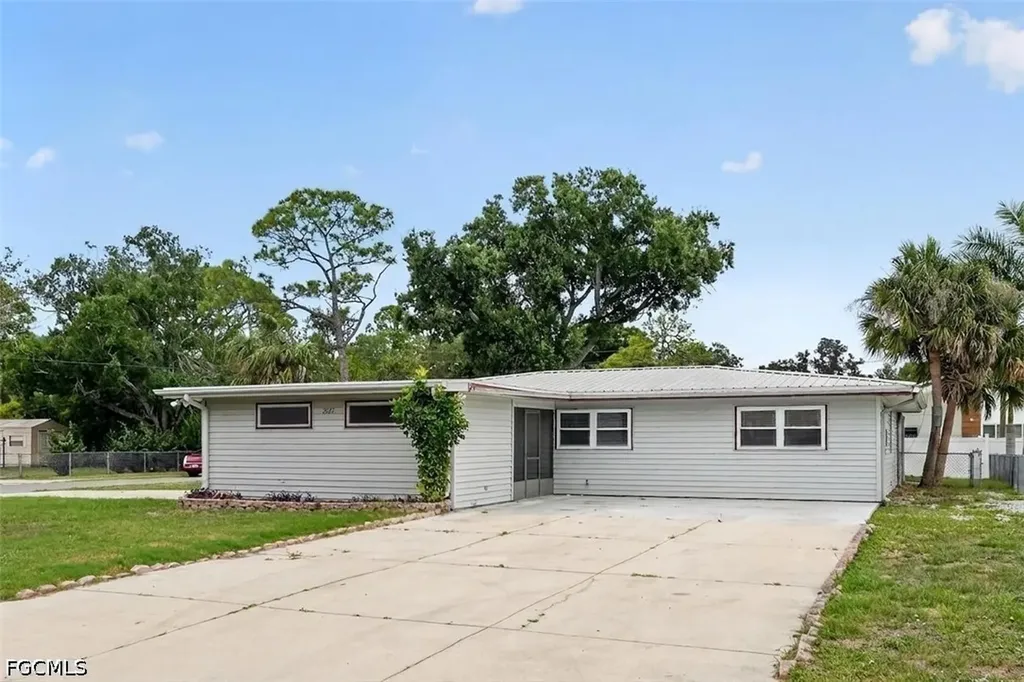 2505 Wood Street Sarasota FL 34237