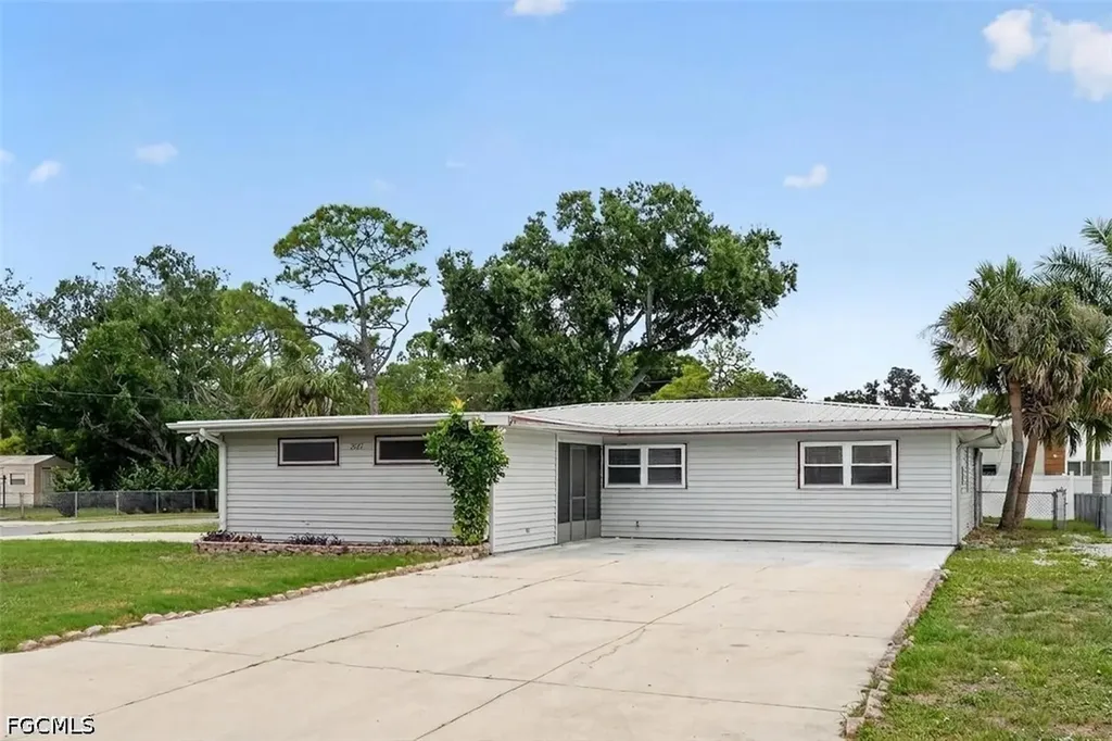 2505 Wood Street Sarasota FL 34237