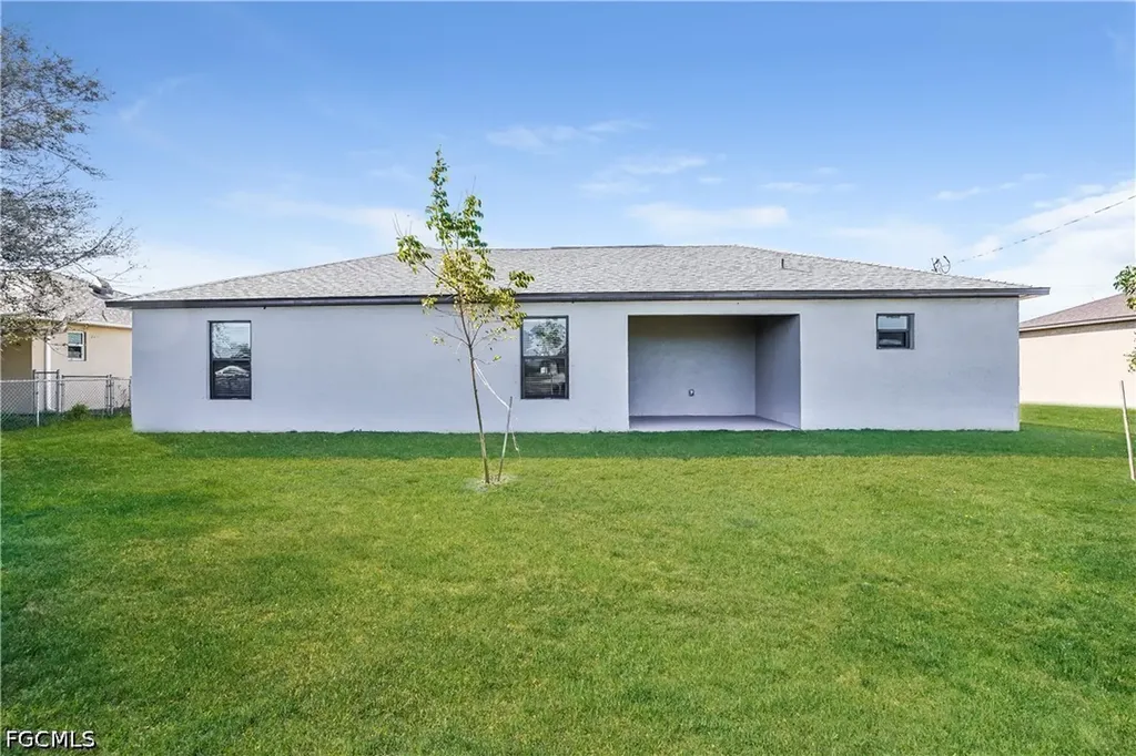 911 NE 9th Street Cape Coral FL 33909