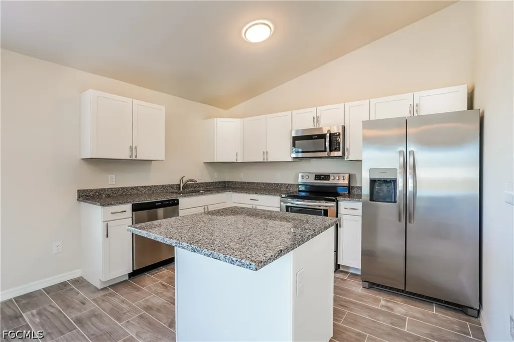 911 NE 9th Street Cape Coral FL 33909