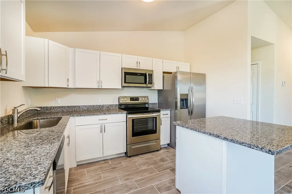 911 NE 9th Street Cape Coral FL 33909