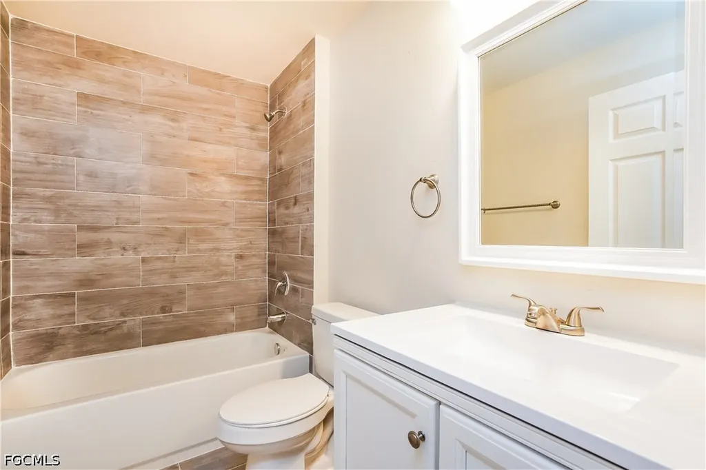 911 NE 9th Street Cape Coral FL 33909