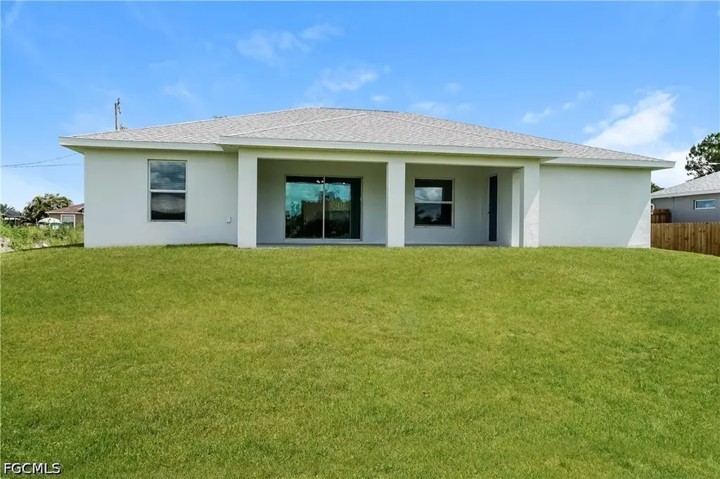 688 Manhattan Street E Lehigh Acres FL 33974
