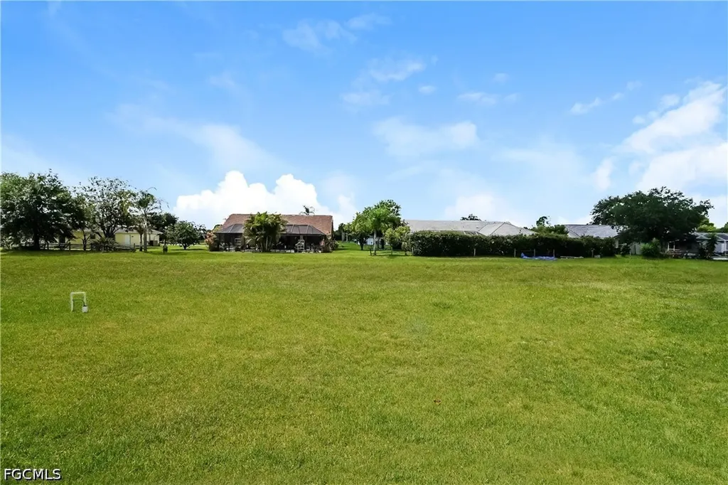 688 Manhattan Street E Lehigh Acres FL 33974