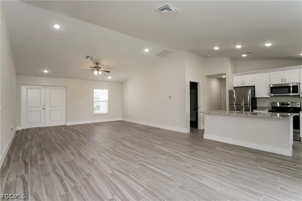 688 Manhattan Street E Lehigh Acres FL 33974