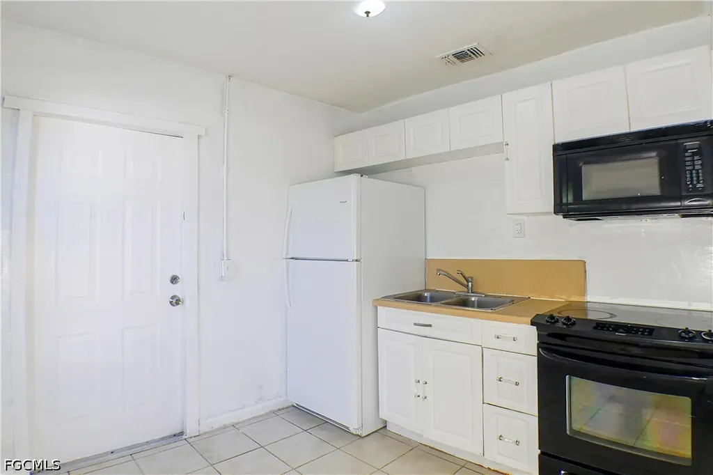3042 Douglas Avenue Fort Myers FL 33916