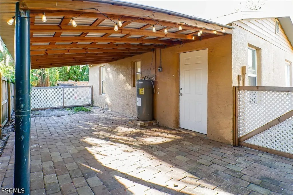 3042 Douglas Avenue Fort Myers FL 33916