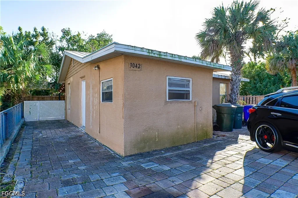 3042 Douglas Avenue Fort Myers FL 33916