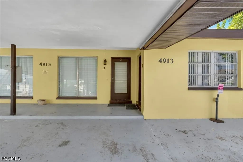 4913 Vincennes Street Cape Coral FL 33904