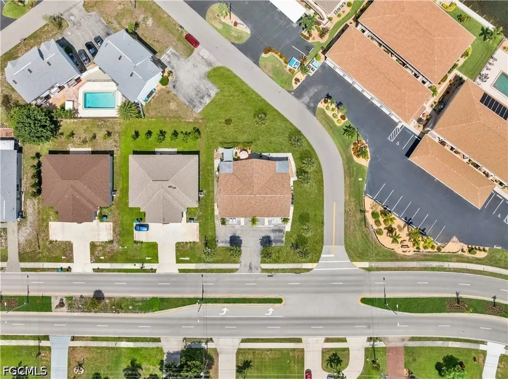 4353 Country Club Boulevard Cape Coral FL 33904