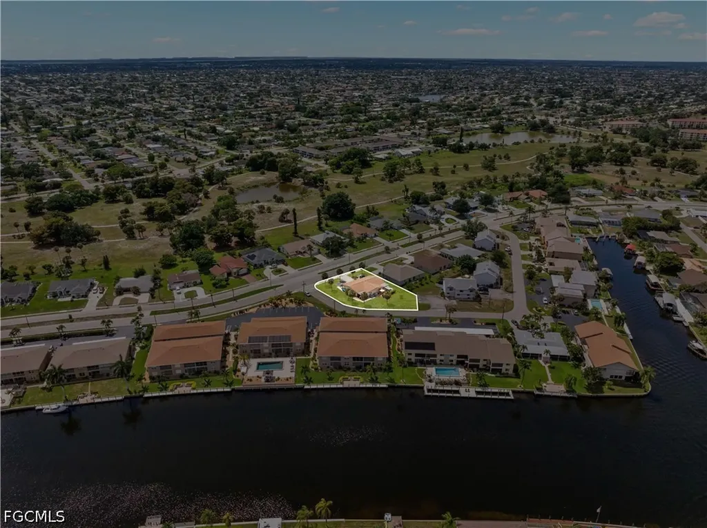 4353 Country Club Boulevard Cape Coral FL 33904