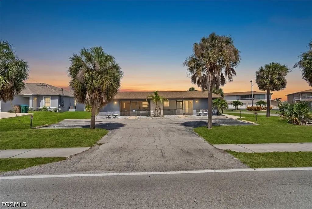 4353 Country Club Boulevard Cape Coral FL 33904