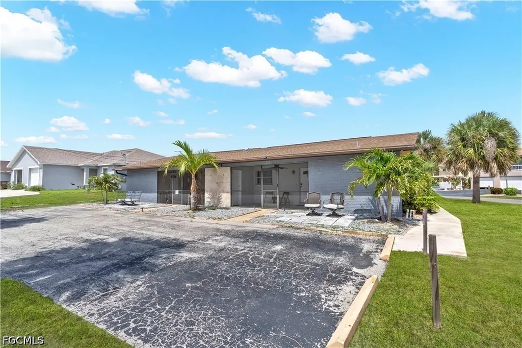 4353 Country Club Boulevard Cape Coral FL 33904