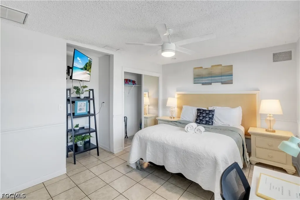 4353 Country Club Boulevard Cape Coral FL 33904
