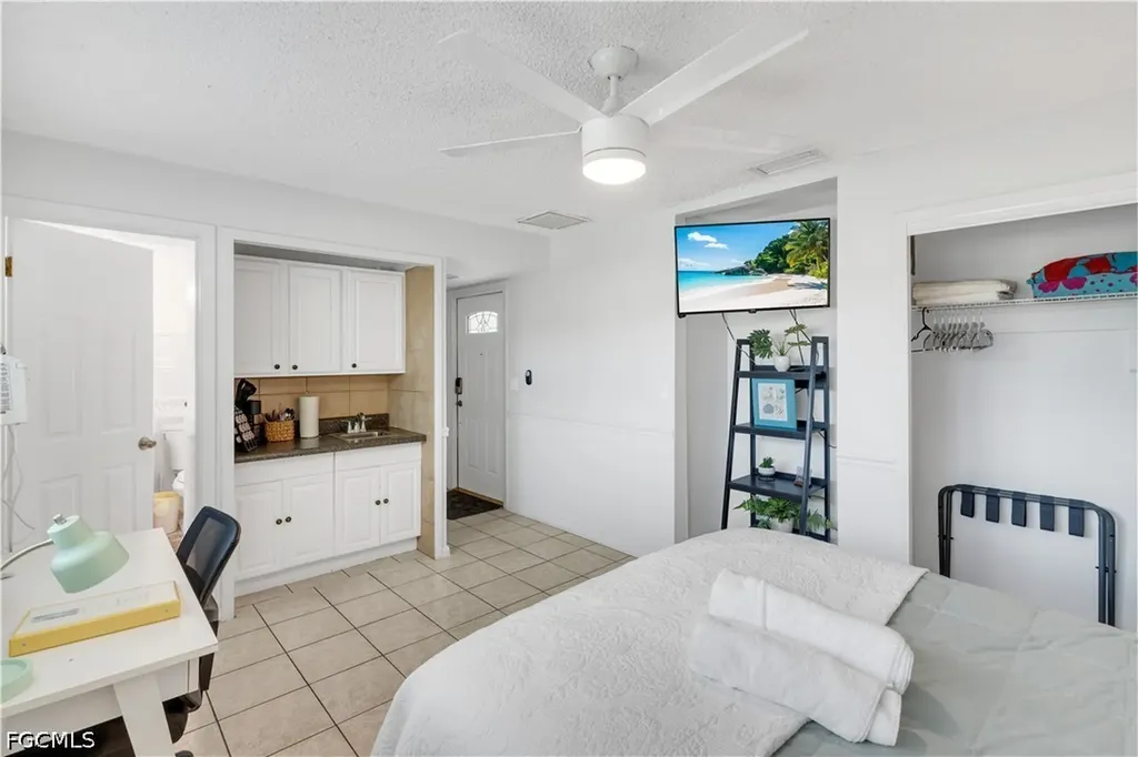 4353 Country Club Boulevard Cape Coral FL 33904
