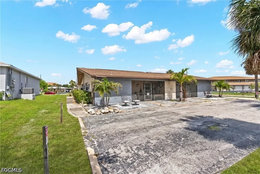 4353 Country Club Boulevard Cape Coral FL 33904