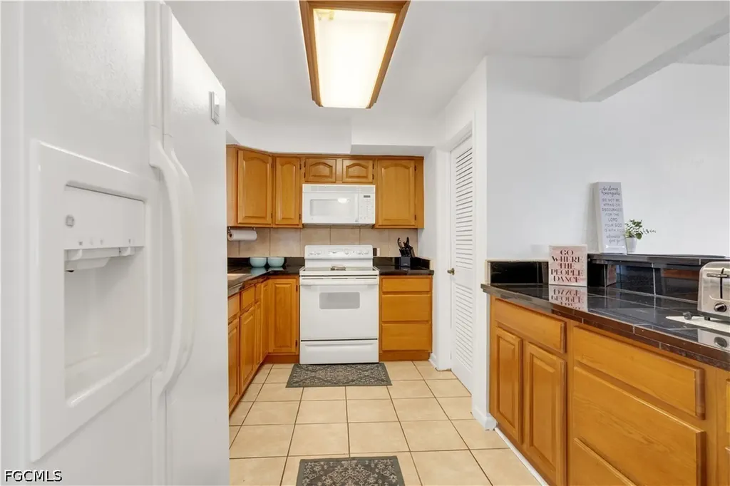 4353 Country Club Boulevard Cape Coral FL 33904