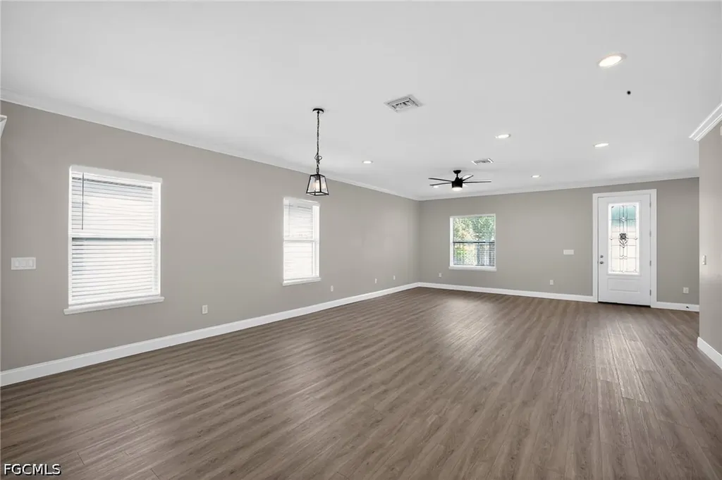 7977 49th Avenue N St. Petersburg FL 33709