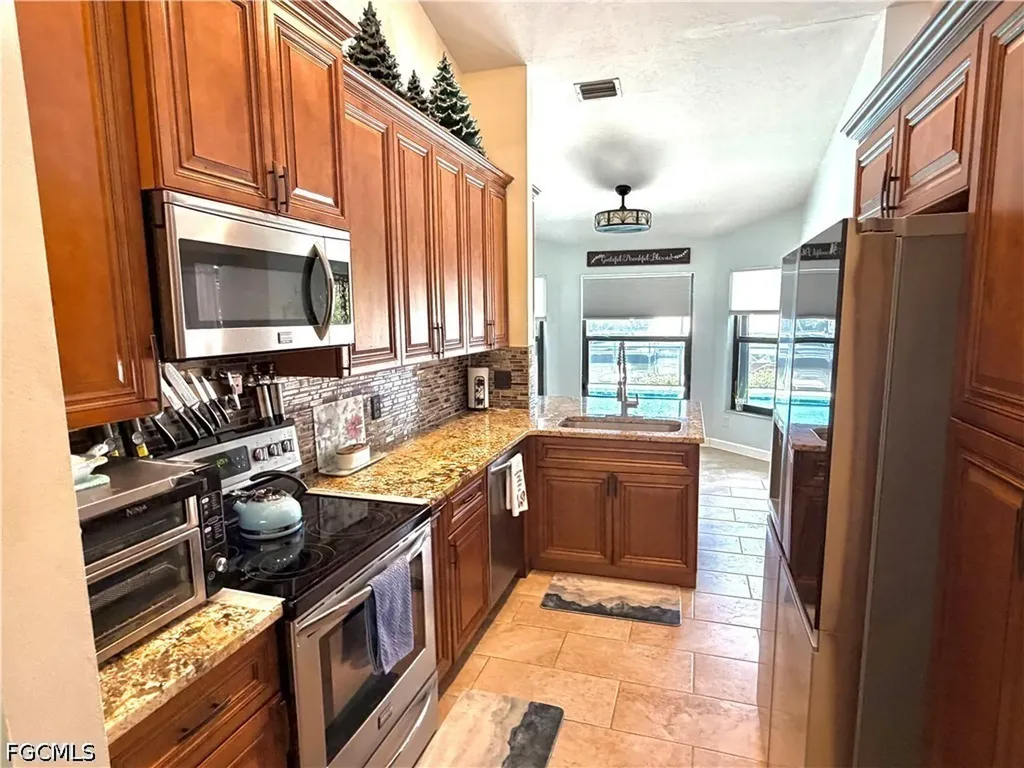 919 SE 20th Court Cape Coral FL 33990