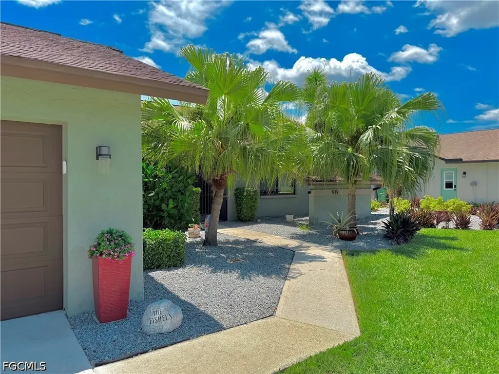 919 SE 20th Court Cape Coral FL 33990